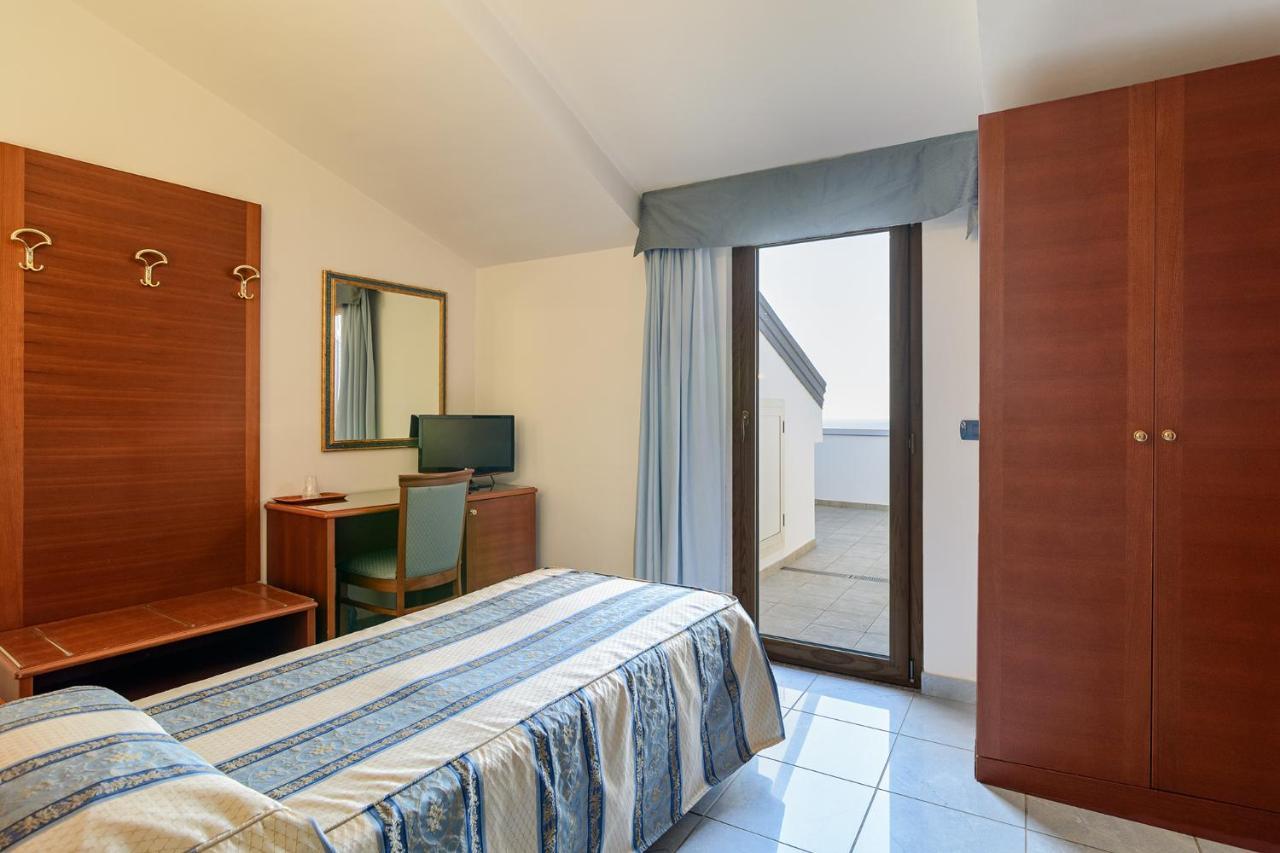 אגרופולי Hotel Serenella מראה חיצוני תמונה