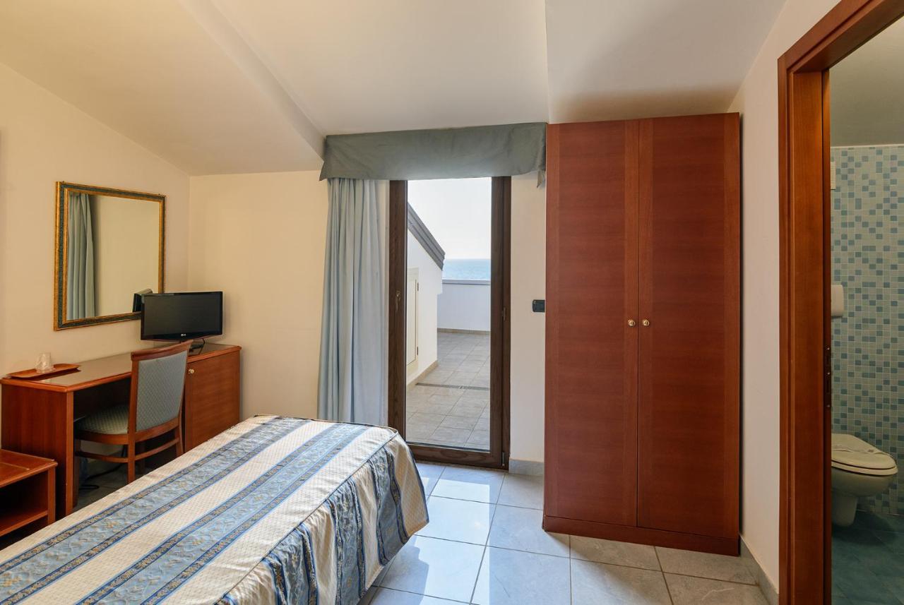 אגרופולי Hotel Serenella מראה חיצוני תמונה
